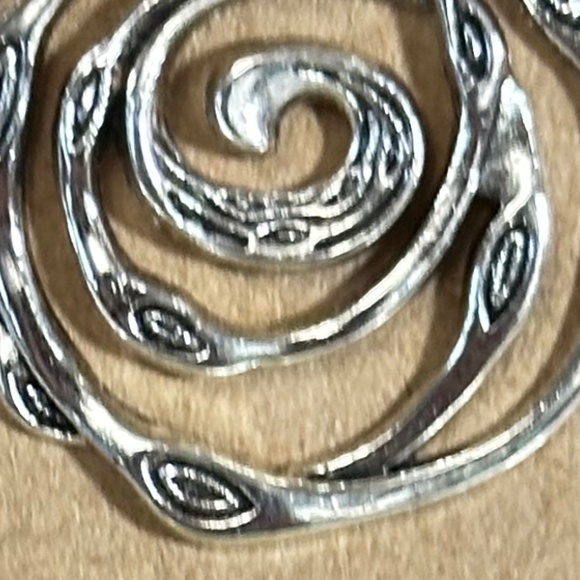 2/$20 Silver tone round swirl hook earrings Metal is textured like wood NWOT - Picture 11 of 11
